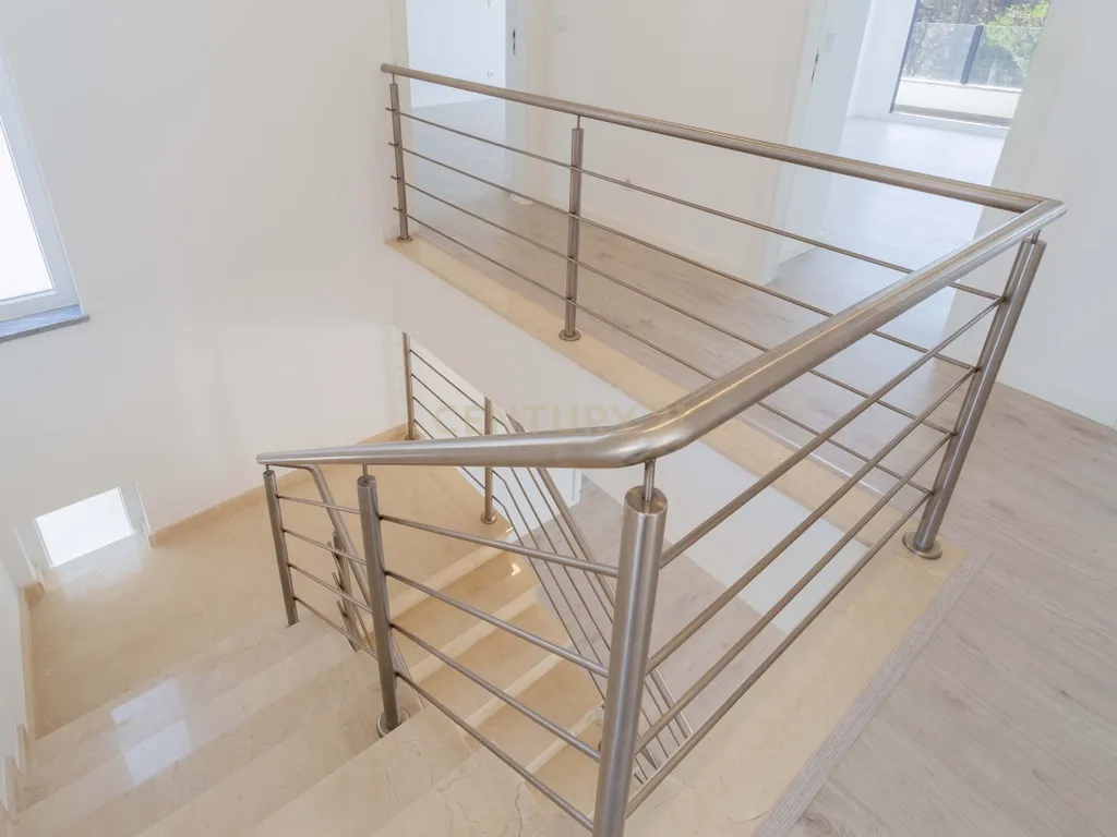 Oportunidade: Moradia T5 com jardim e piscina, na Sobreda, Almada. Em Venda! - Image 24