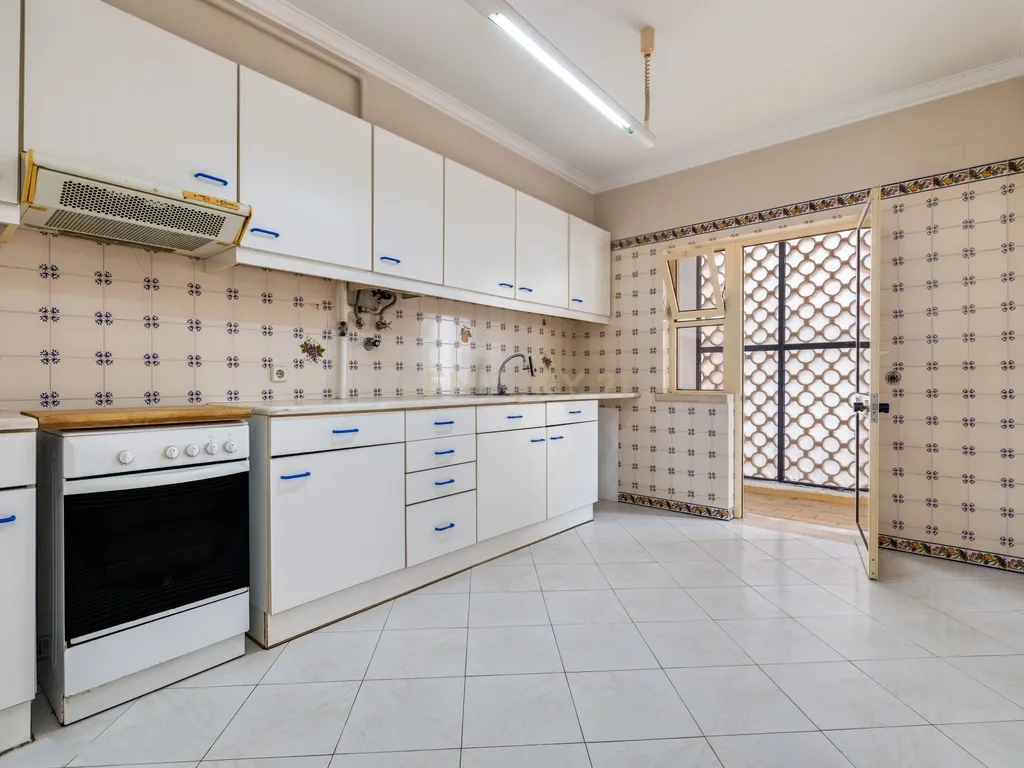 Apartamento T3 com 126 m² e elevador no centro de Olhão — ✅ FINANCIAMENTO JOVEM 100% - Image 2