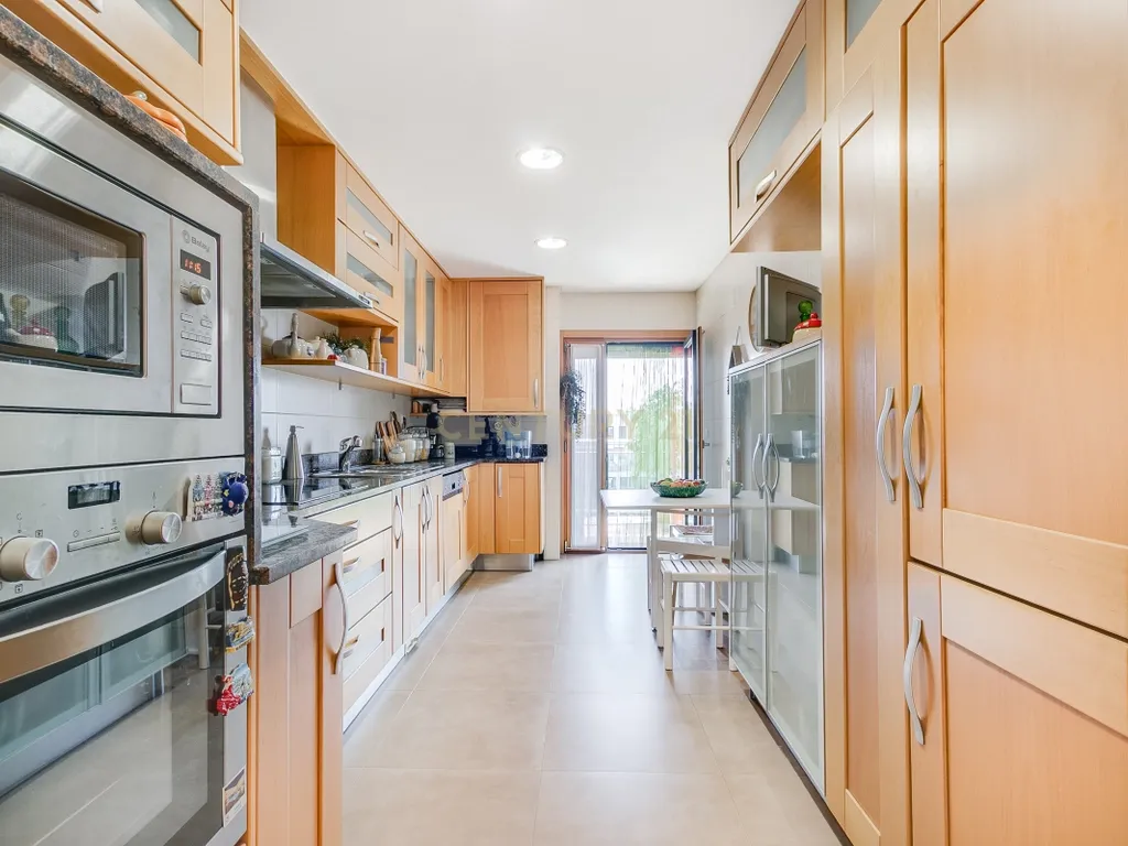 Apartamento T2 com Box p/ 2 Carros - Malvarosa, Alverca - Image 8