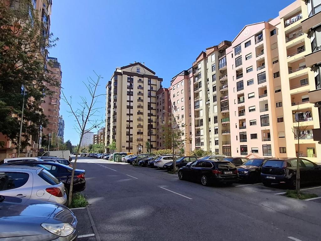 Apartamento T2 - Tapada das Mercês - Image 18