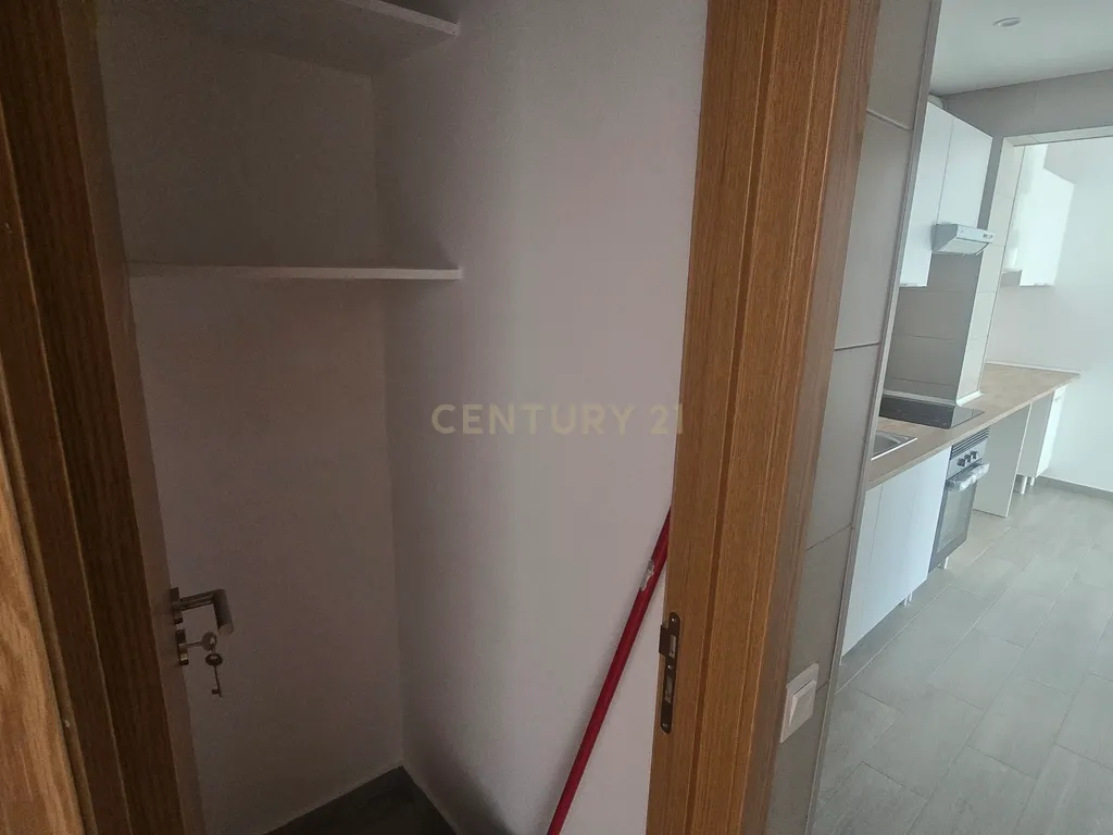 Apartamento T3 Totalmente Remodelado para Arrendamento | Bairro do Liceu | Setúbal - Image 16