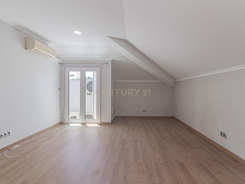 Moradia T4 em Vila Nova - Bucelas - Image 40