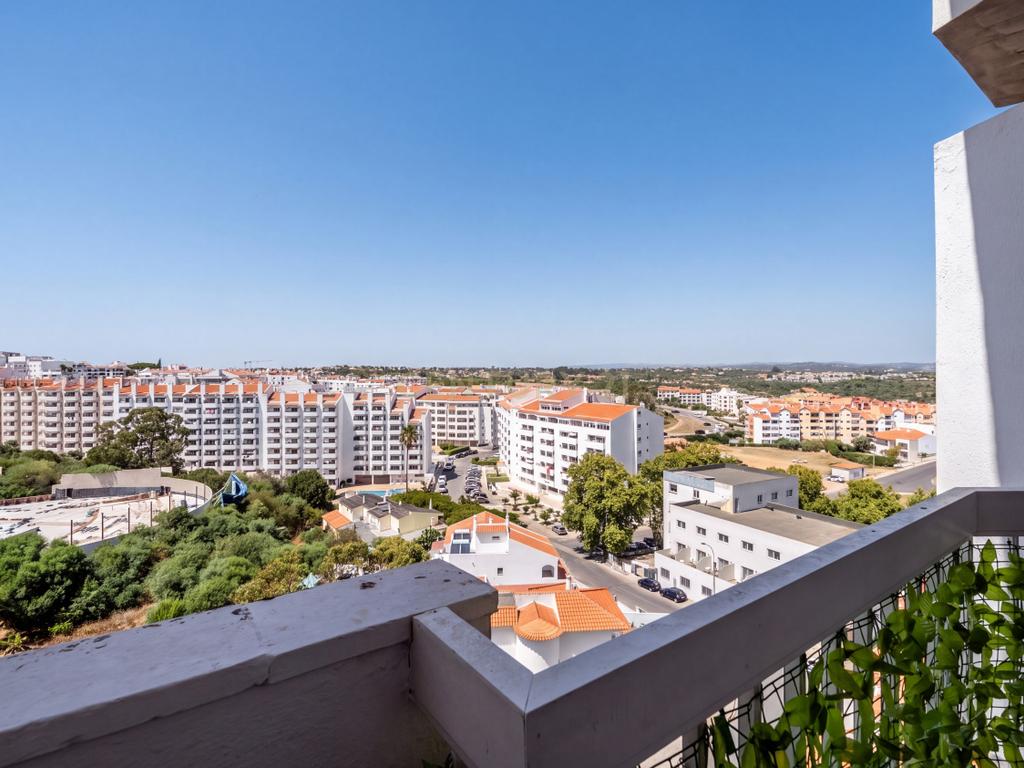 T1 totalmente remodelado, mobilado e equipado, com extraordinária vista panorâmica de 180° sobre o mar - Image 23
