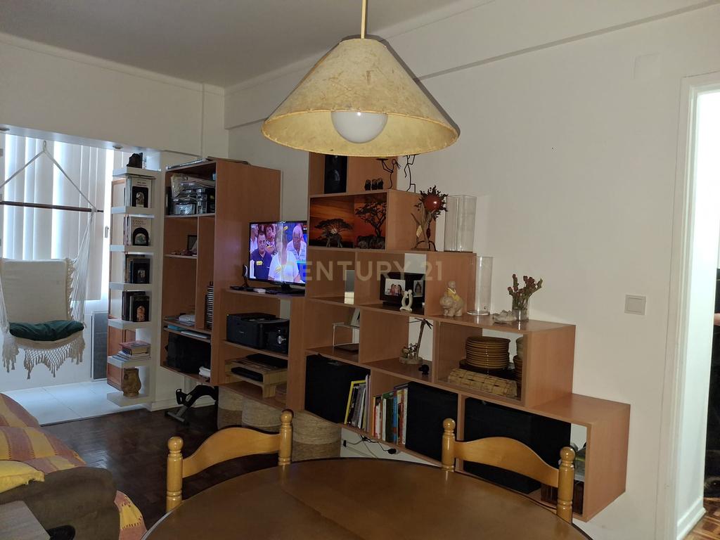 Apartamento Renovado em Seixal, Ideal para o Seu Novo Lar - Image 2