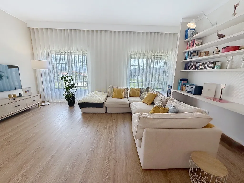 Moradia isolada e terreno com projeto aprovado para 4 moradias a 5 minutos da Nazaré - Image 3