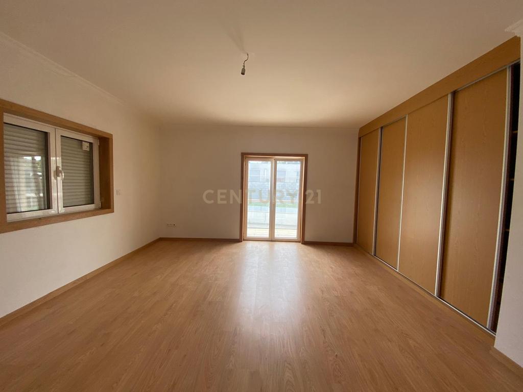 Moradia T4 em Mirandela com Vista Panorâmica - Image 20