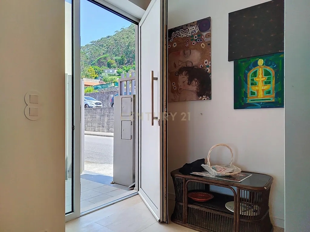 Apartamento revestido com capoto composto por 4 quartos com vistas para o mar em Viana do Castelo - Image 14