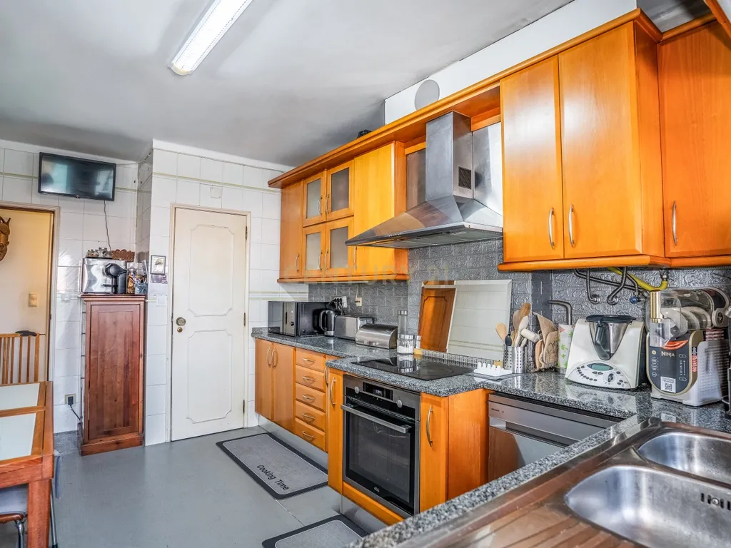 Apartamento Duplex T3+2 com Garagem Box - Image 9