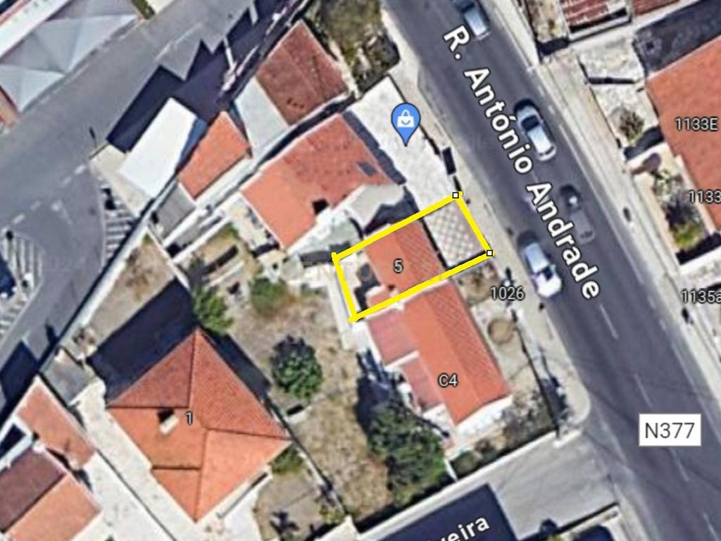 Moradias Térreas em banda no centro da Charneca Caparica - Image 11