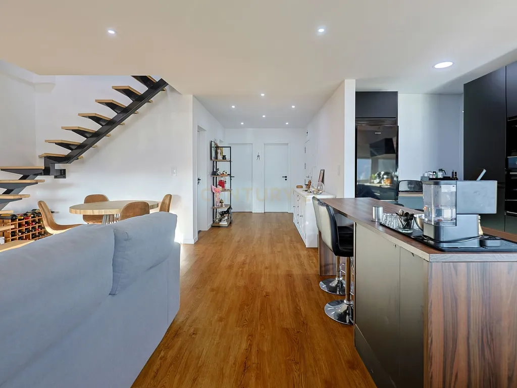 Apartamento T3 Duplex Remodelado no Centro de Corroios - Image 9