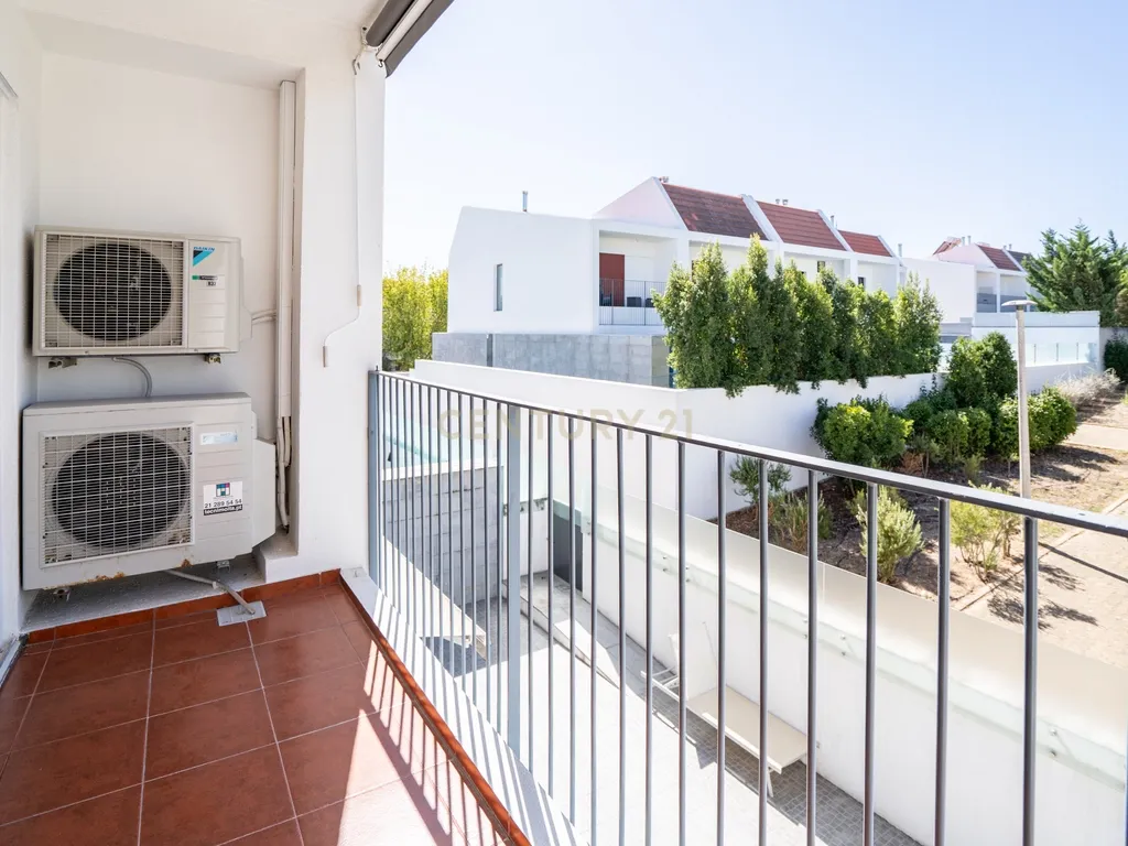 Moradia Contemporânea T4 em Santo António da Charneca - Barreiro - Image 20