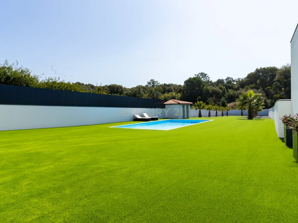 Propriedade Totalmente Renovada com Armazém/Garagem de Grande Dimensão e Piscina em Monte Real - Image 5