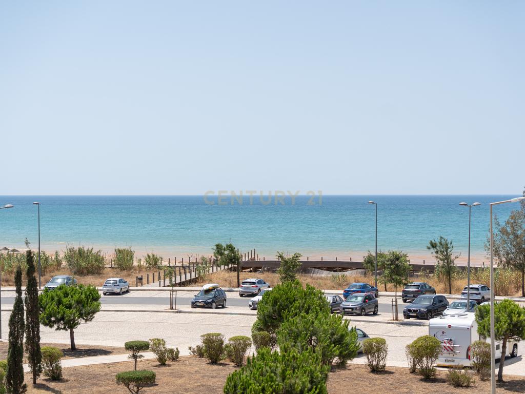 Apartamento T1 em Quarteira com Vista Mar e Perto da Praia - Image 12