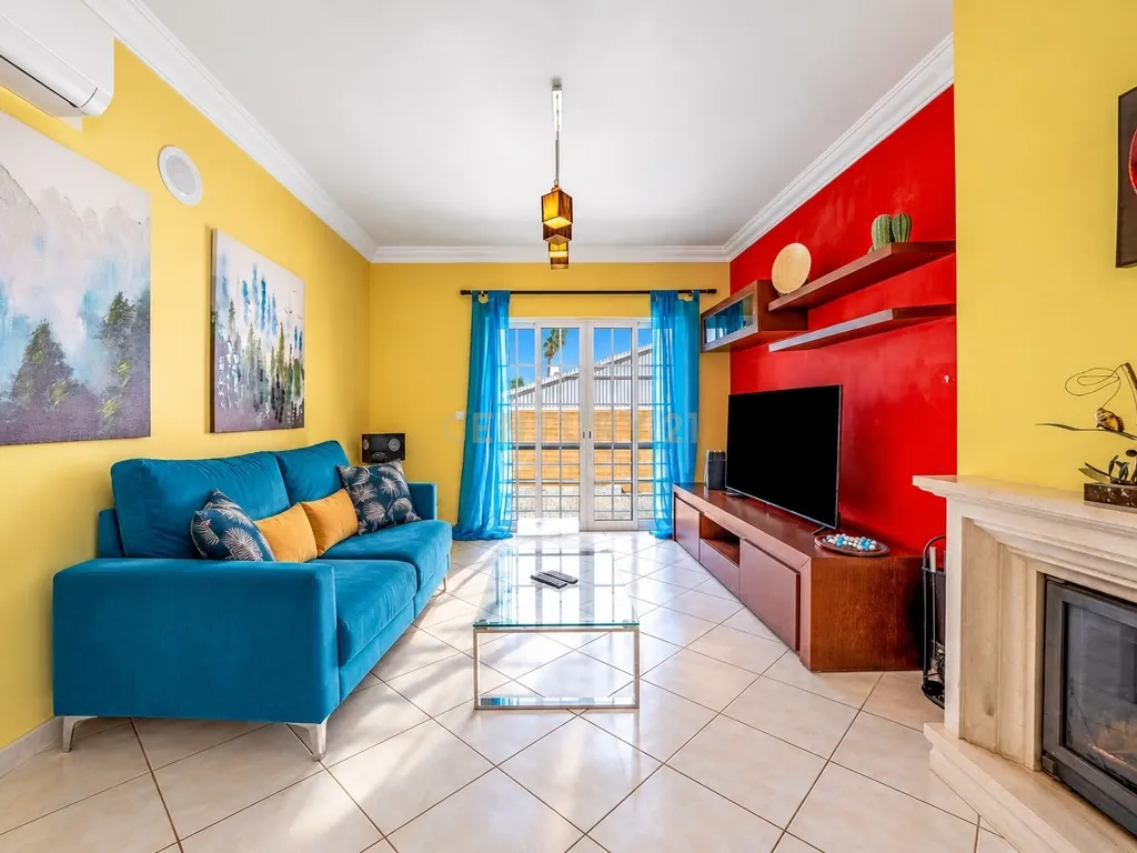 Moradia T4 com piscina, jacuzzi e garagem em Vale Pedras, Albufeira - Image 5