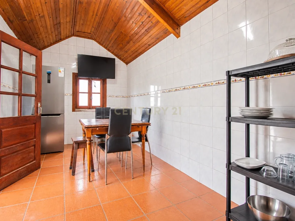 Moradia T5 com 3 suites, espaço exterior a 3 km da praia - Image 33