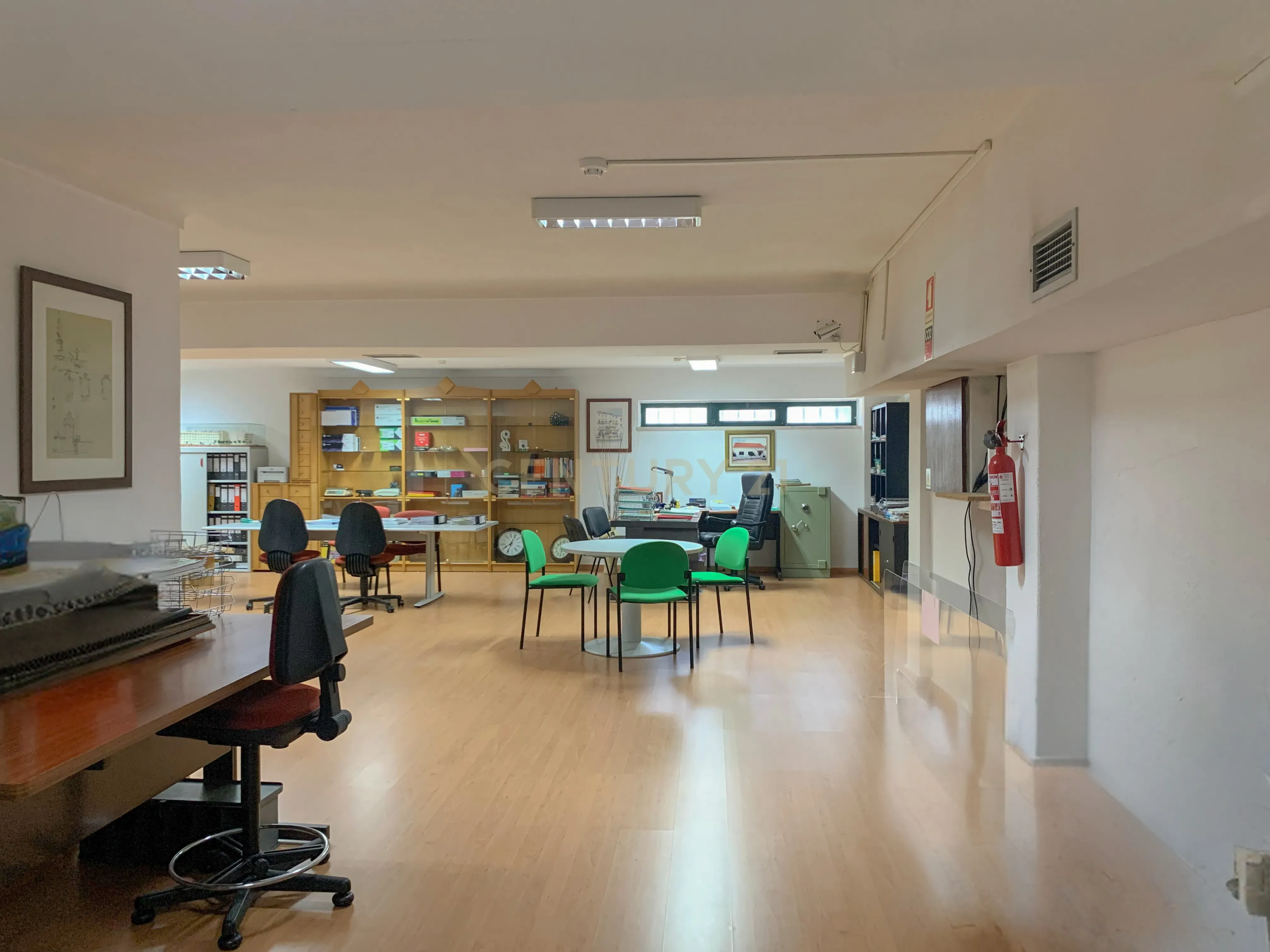 Fotografia 10 de Espaço comercial amplo e versátil com localização estratégica à venda em Setúbal