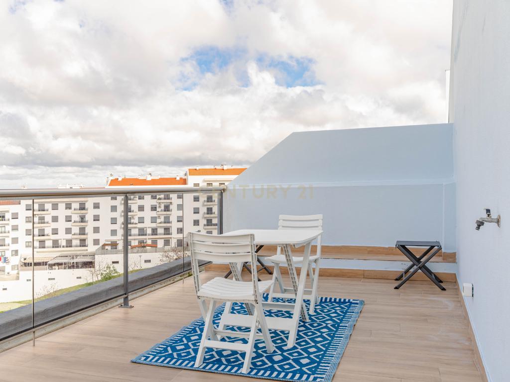 Duplex no Parque Luso em Corroios - Image 44