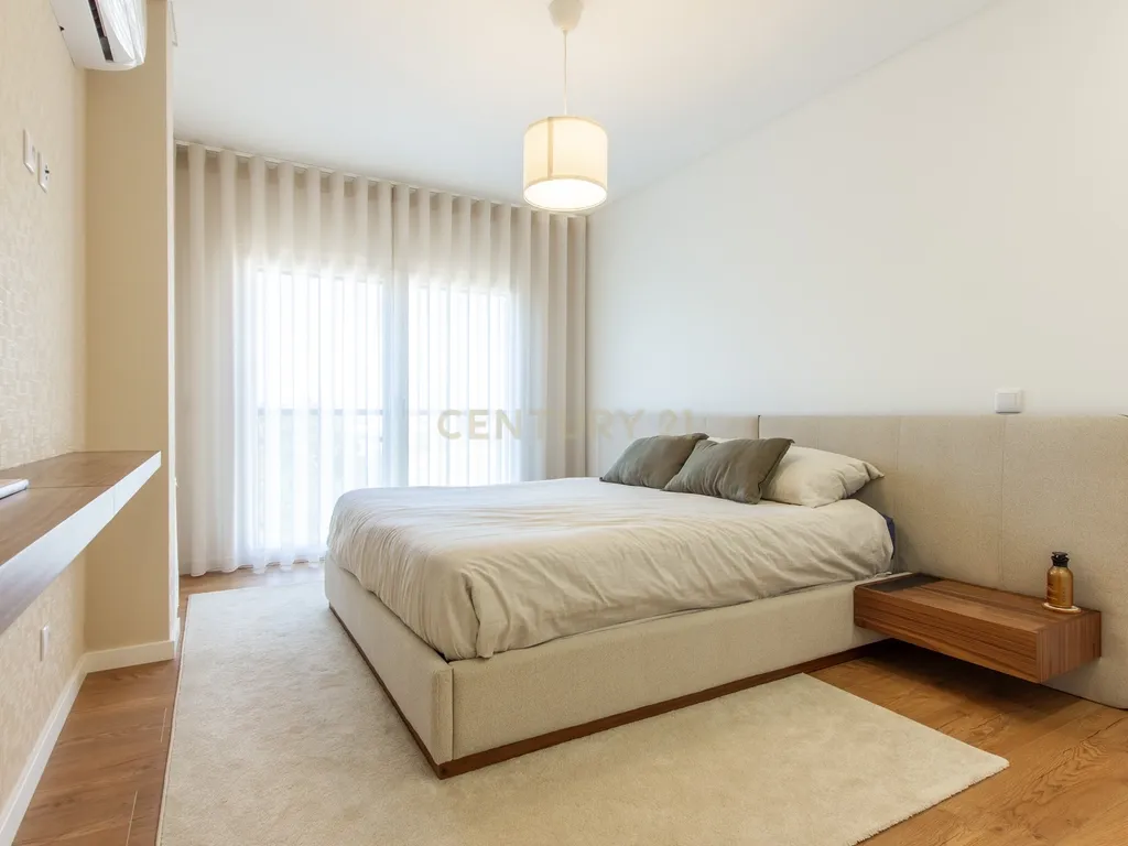 Moderno apartamento T3, com parqueamento e varandas em Santo António da Charneca, Barreiro - Image 16