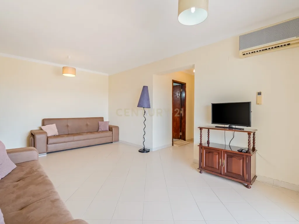 Apartamento T2 com vista rio, a 2 minutos da zona ribeirinha, em Portimão - Image 7