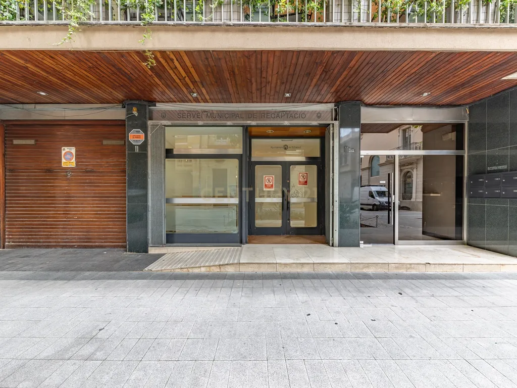 Vende-se espaço comercial alugado no centro de Sabadell - Image 4