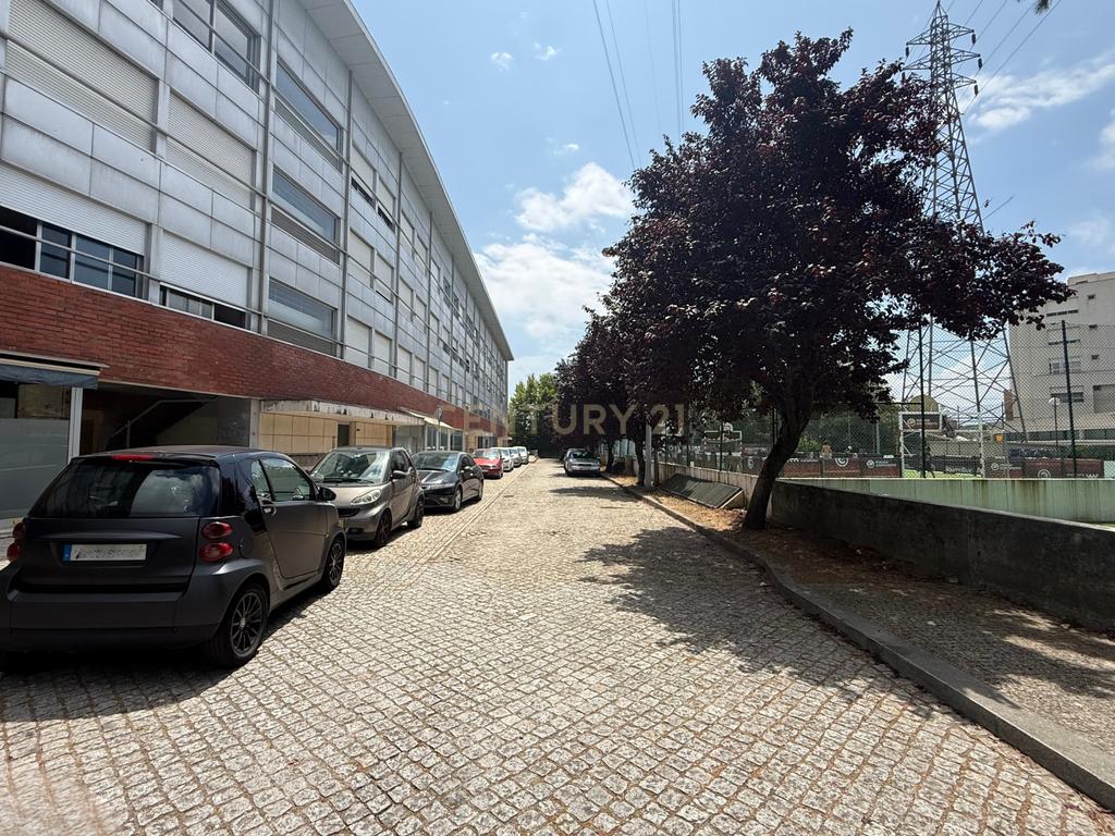 Loja para T1+1 aprovado para habitação, junto ao Metro — oportunidade antes da obra - Image 14