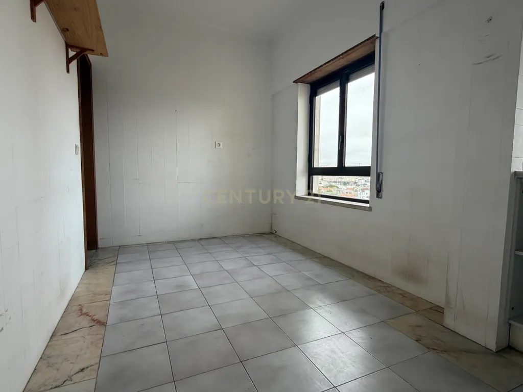 Apartamento T3 com Varandas e Vista Panorâmica no Bonfim, em Setúbal - Image 11