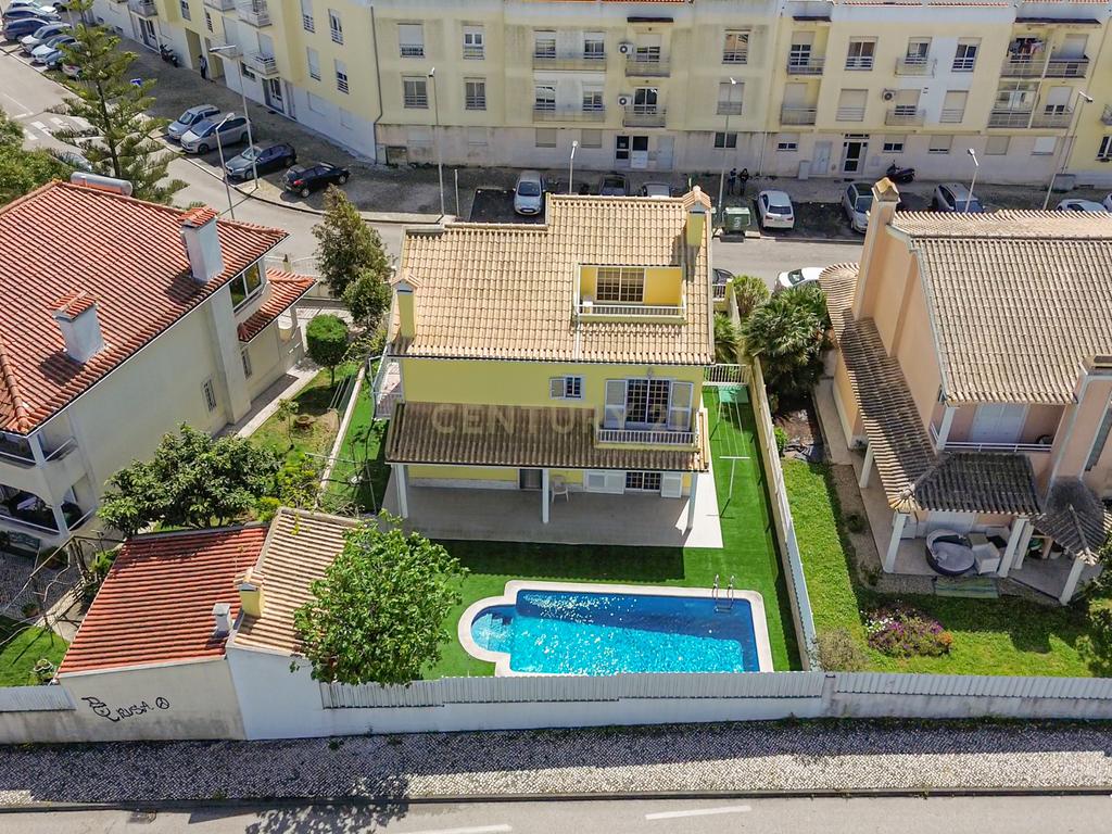Moradia T4 Almada I Vale Flores I Piscina I Garagem - Image 49