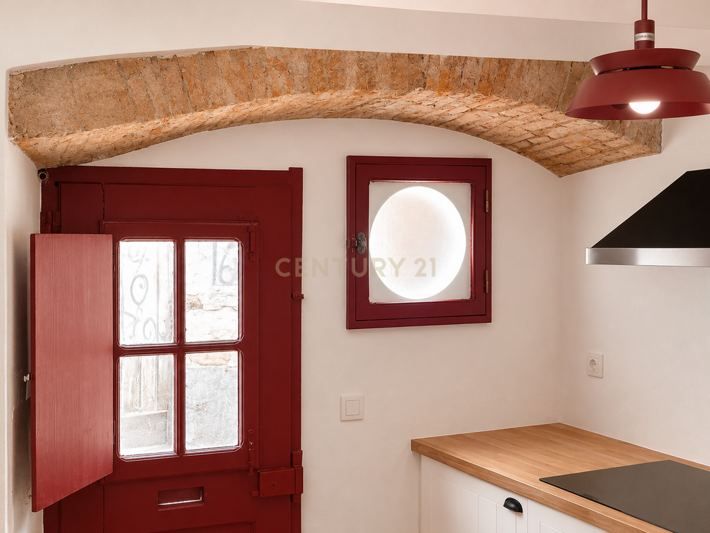 Moradia T3 Totalmente Reabilitada com Terraço Panorâmico de 360º sobre a Cidade de Estremoz. - Image 4
