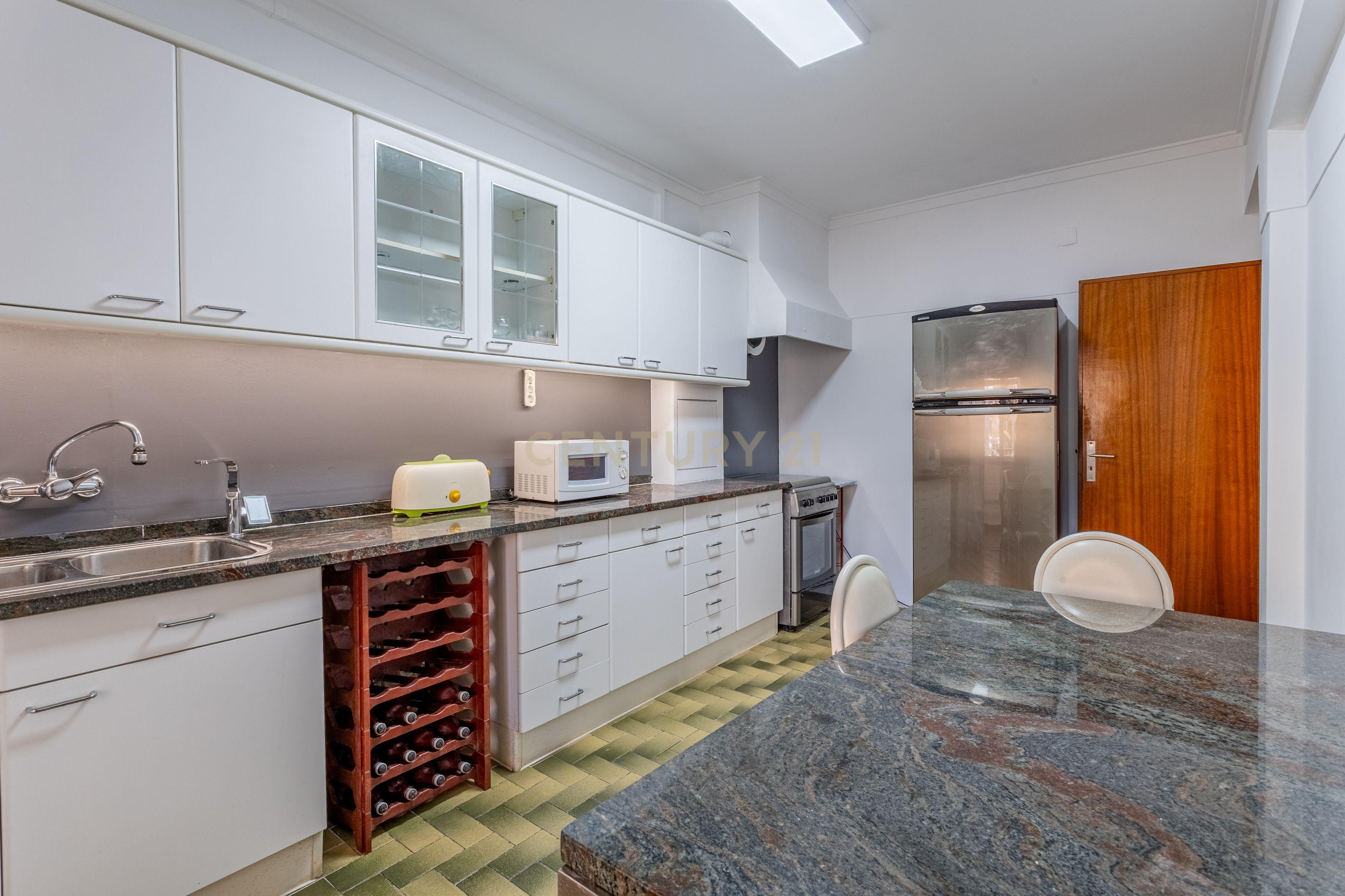 Fotografia 7 de Quarto 2 - Em Apartamento com mais 2 quartos - junto a Urb. Vila Chã (Amadora)