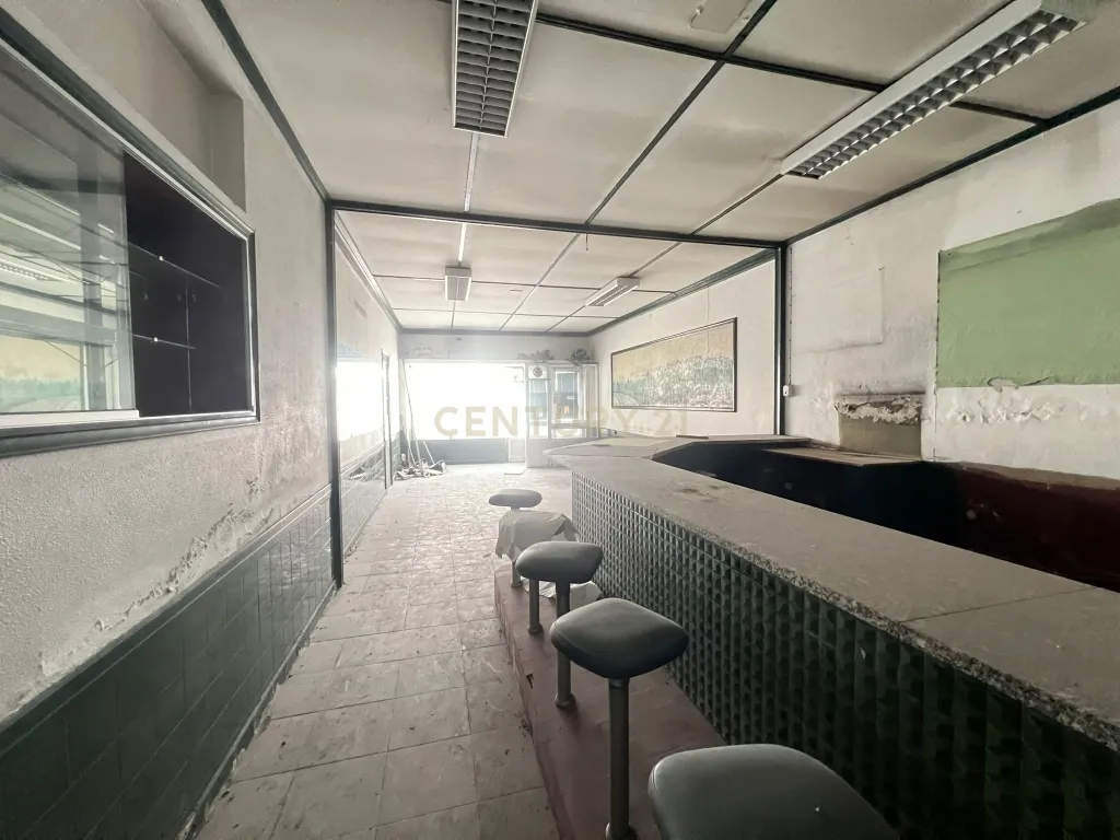 Prédio em Localização Privilegiada - Image 11