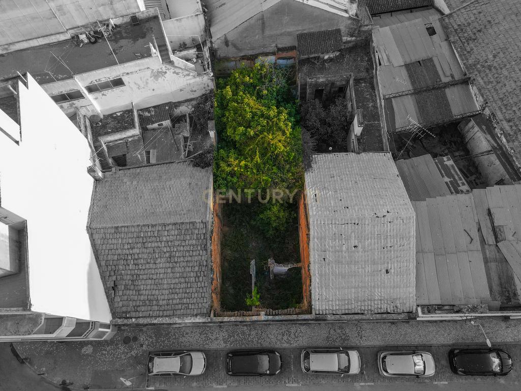 Ruína com 200m² no centro de Portimão - INVESTIMENTO - Image 10