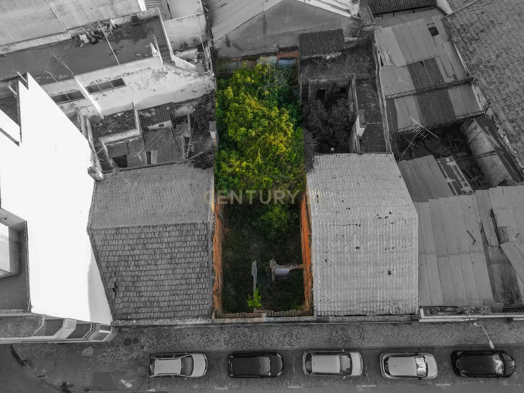 Ruína com 200m² no centro de Portimão - INVESTIMENTO - Image 10