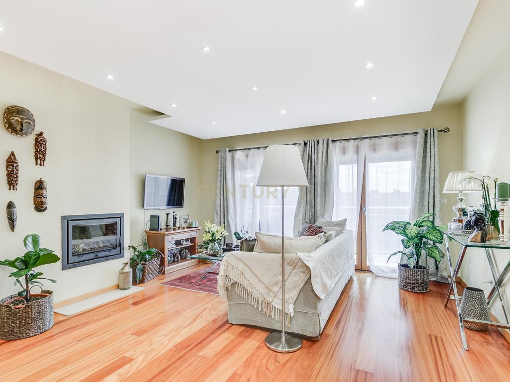 Apartamento T2 com Box p/ 2 Carros - Malvarosa, Alverca - Image 1