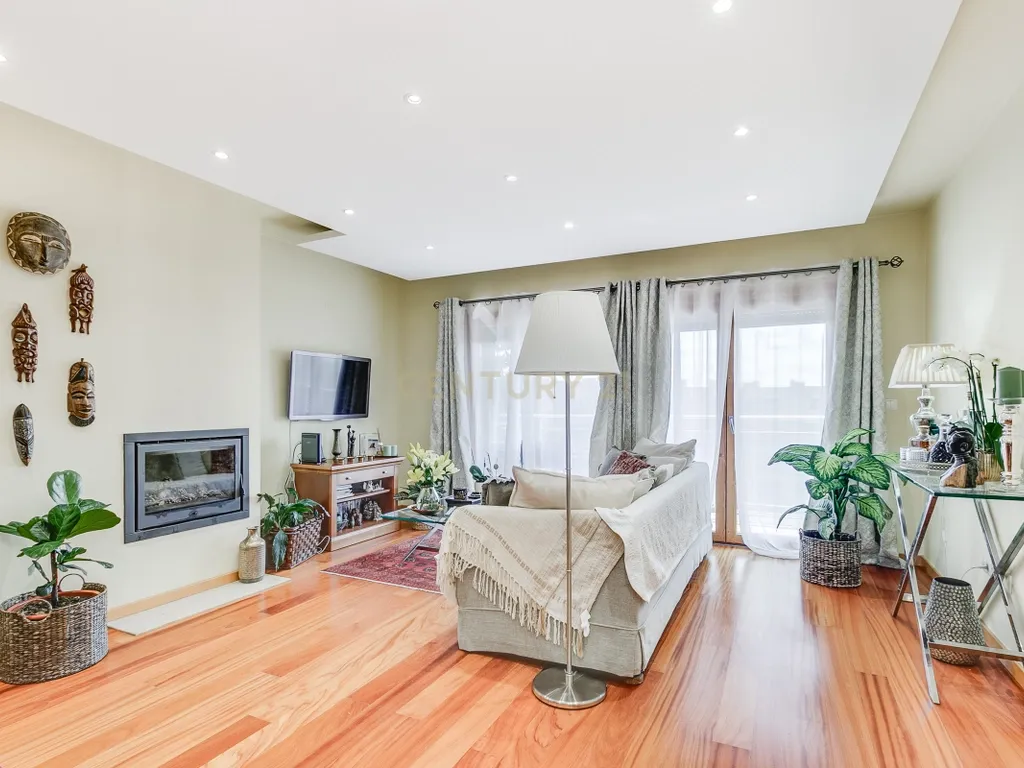 Apartamento T2 com Box p/ 2 Carros - Malvarosa, Alverca - Image 1