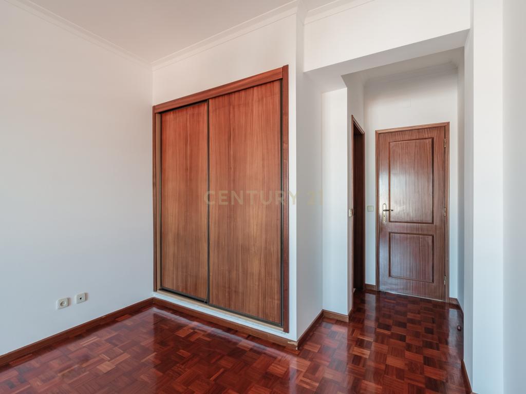 Apartamento T2 com suite e parqueamento - Samora Correia - Image 5