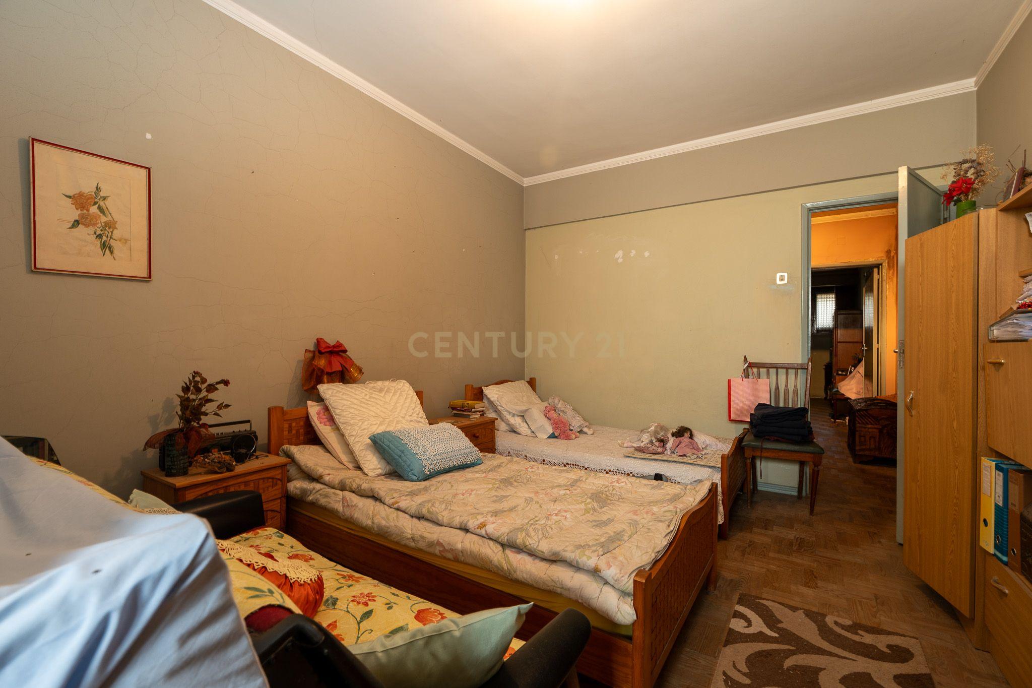 Apartamento de tipologia T3, com cerca de 115 m2, 2 WC, despensa, localizado numa das artérias principais da cidade de Odivelas, mais concretamente na Rua Professor Dr. Augusto Abreu Lopes. - Image 28
