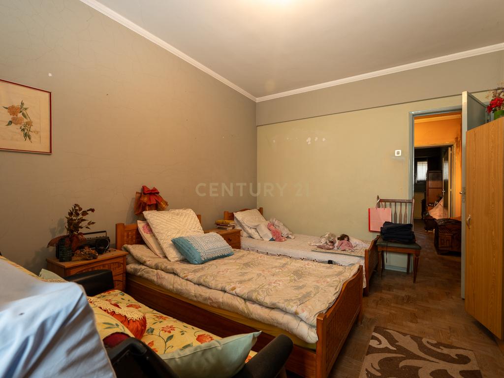 Apartamento de tipologia T3, com cerca de 115 m2, 2 WC, despensa, localizado numa das artérias principais da cidade de Odivelas, mais concretamente na Rua Professor Dr. Augusto Abreu Lopes. - Image 28