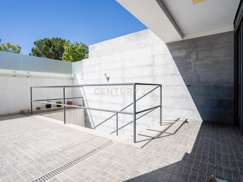 Moradia Contemporânea T4 em Santo António da Charneca - Barreiro - Image 39