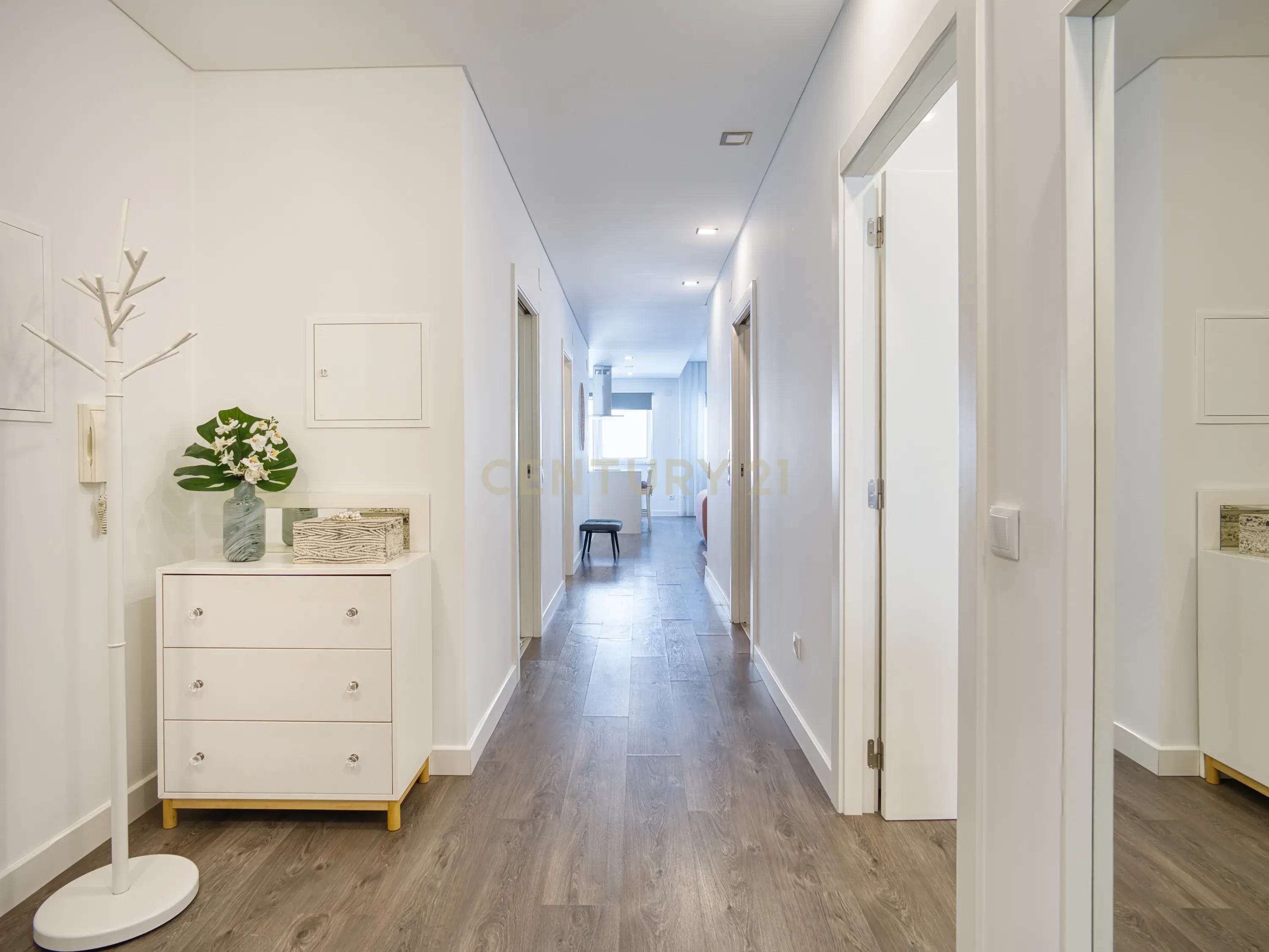 Apartamento Moderno T2 em Nazaré - Perto da Praia e Serviços - Image 15