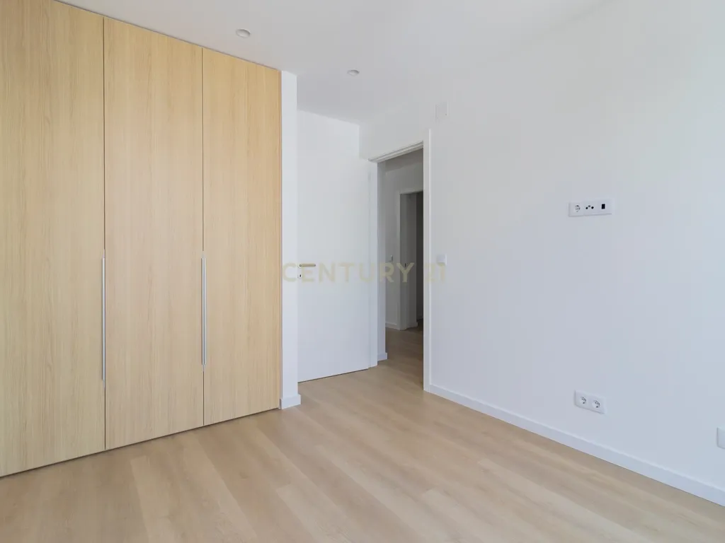 Excelente Penthouse T2 NOVA a 300 metros da praia - Image 18