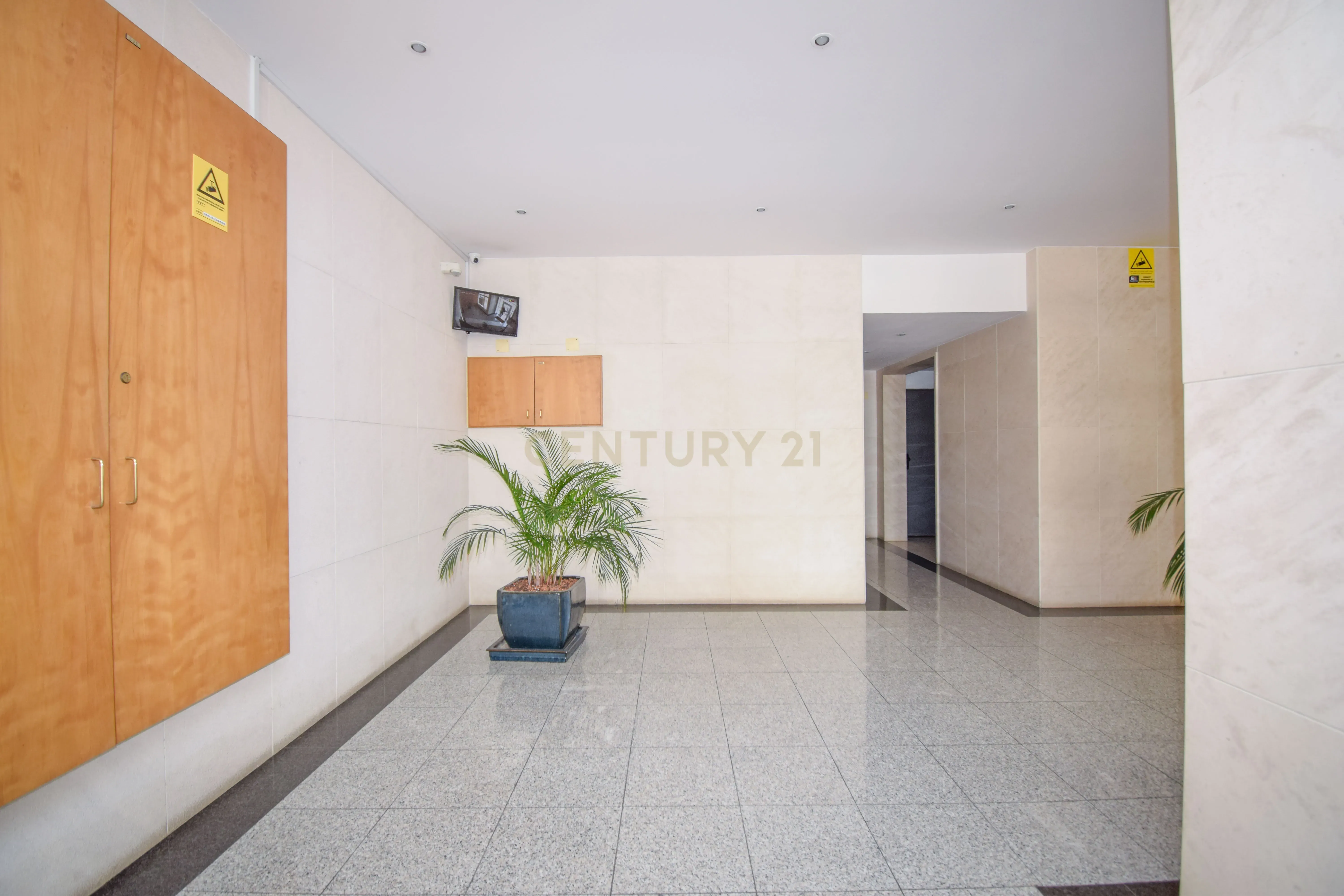 T3 com duas suites na Urbanização Jardins da Parede - Image 31