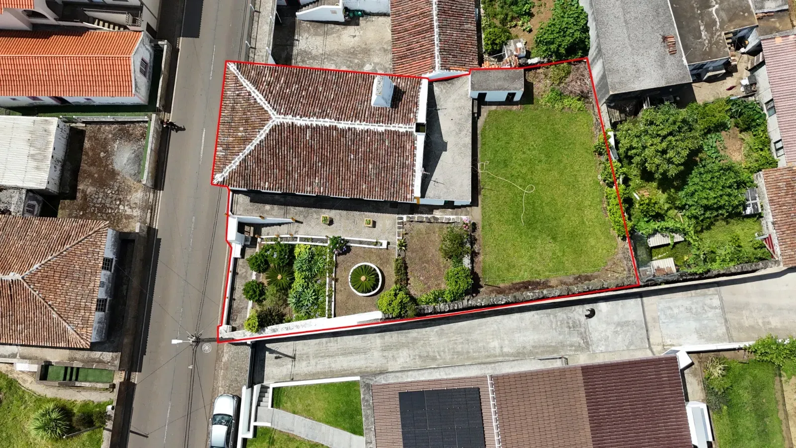 Fotografia 3 de Casa T5 com Jardim em Santa Bárbara, Angra do Heroísmo