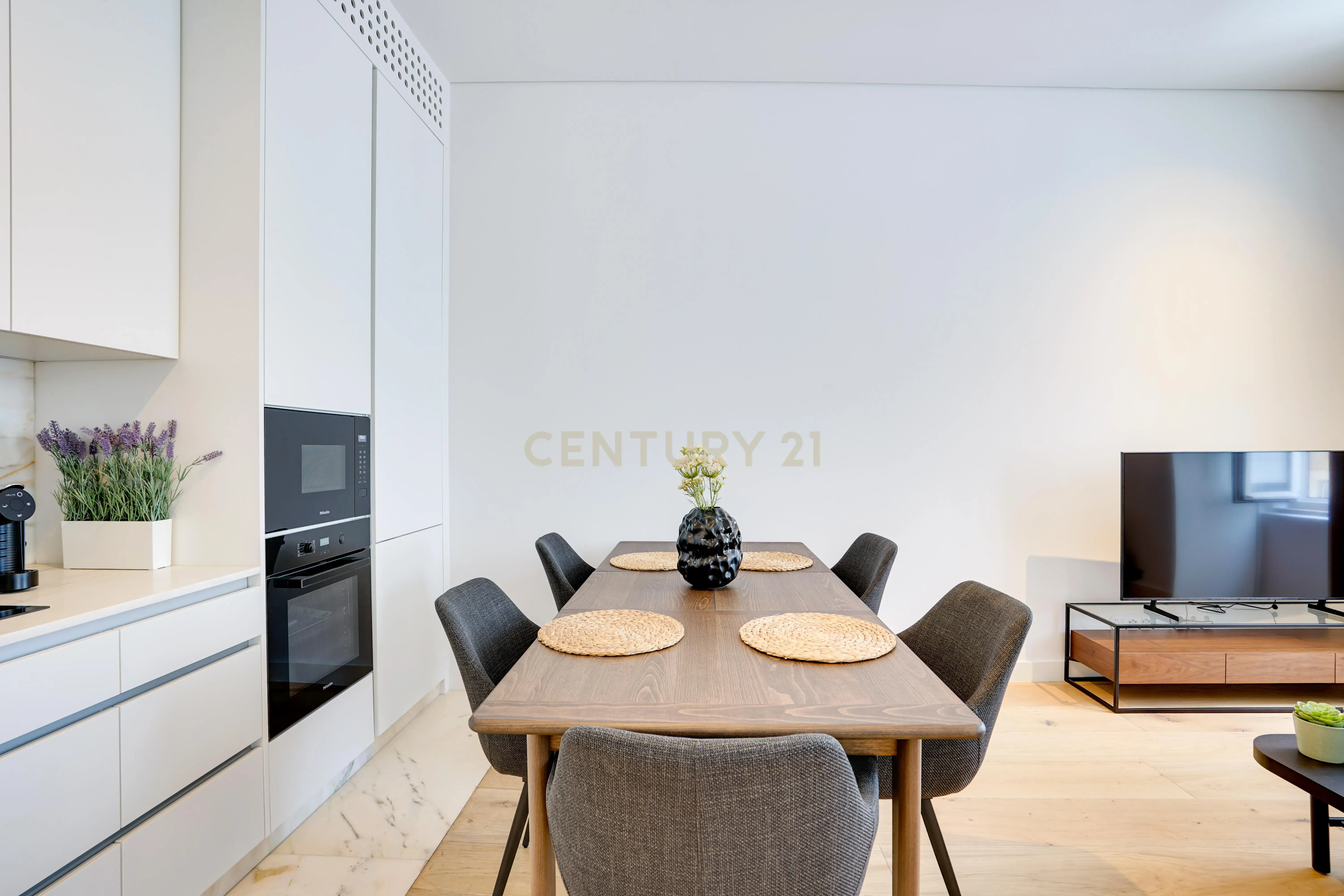 Luxuoso T1 em Lisboa com Vista e Acabamentos Modernos - Image 23