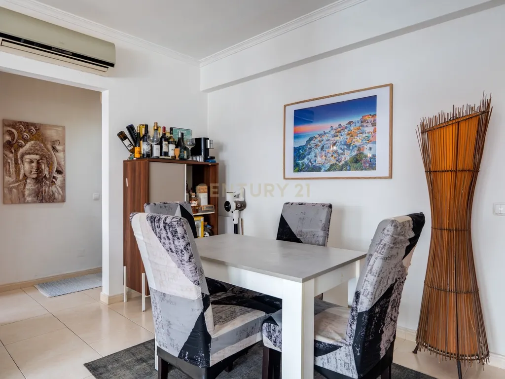T2 com 99m², varanda generosa e 2 lugares de garagem em Silves - Image 5