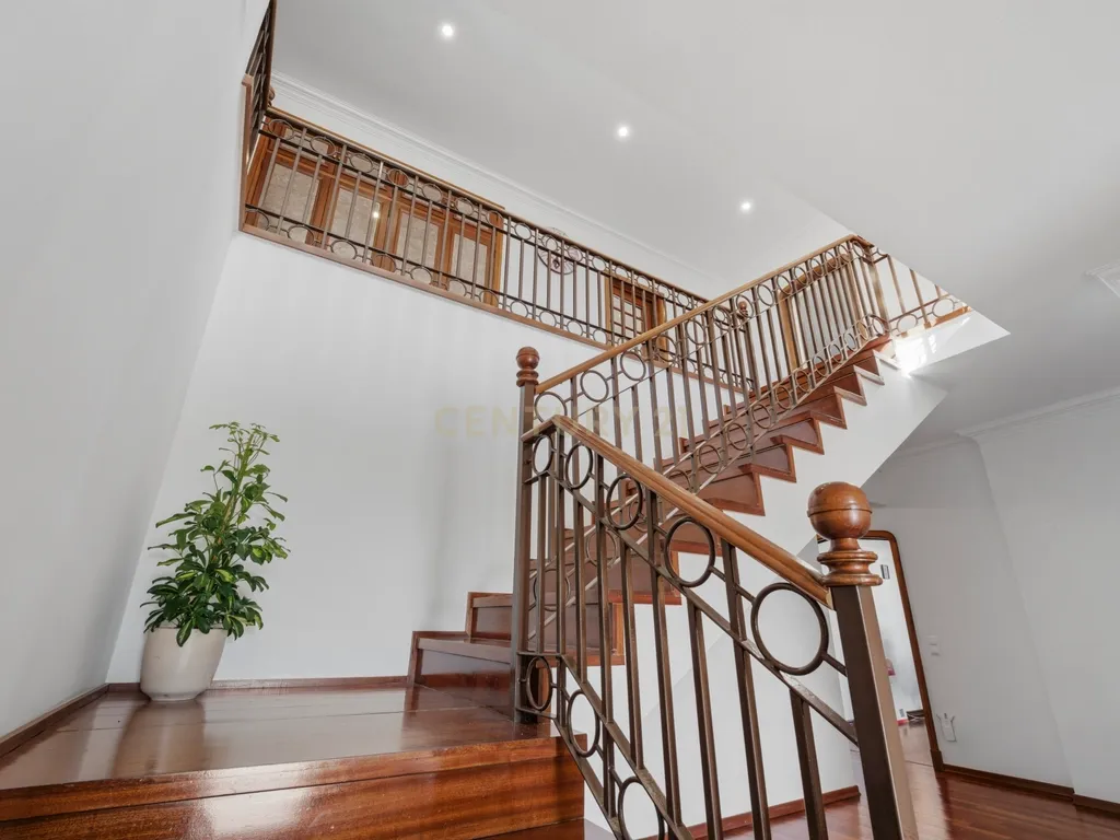 Quinta de Charme em Palmela – Renovada, Espaçosa e Pronta a Viver - Image 17