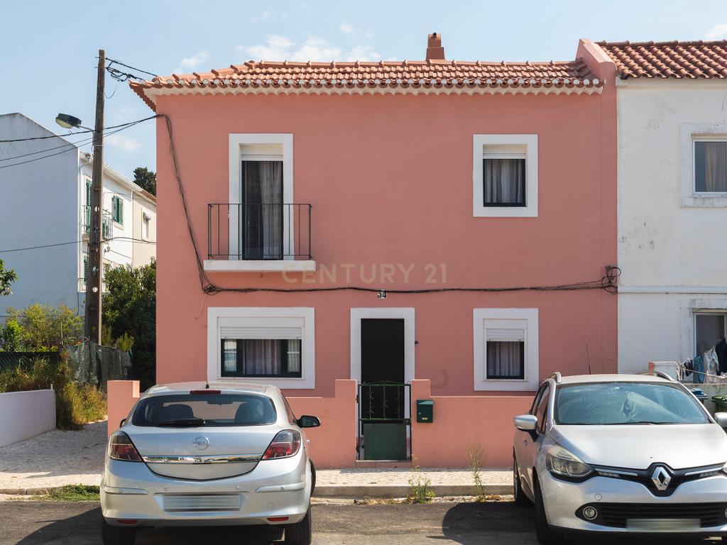 Moradia T3 com Quintal e Alto Potencial no Caramão da Ajuda, Lisboa - Image 18