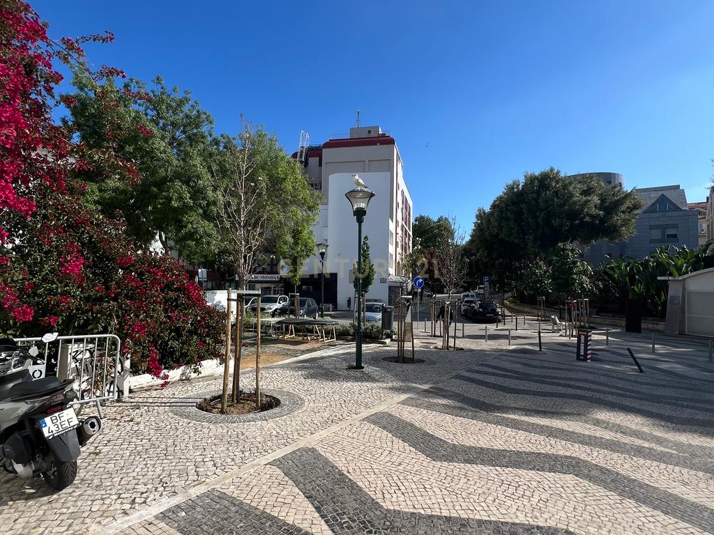 Oportunidade Única: Loja para Arrendamento em Zona Turística de Cascais - Image 15
