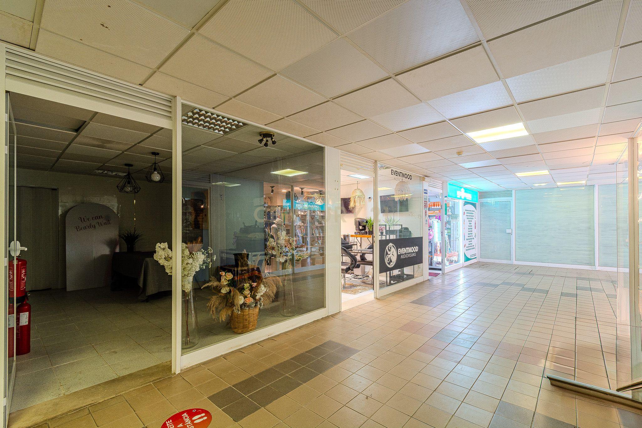 Duas Lojas Comerciais no Centro Comercial Borda d’Água -  Albufeira - Image 5