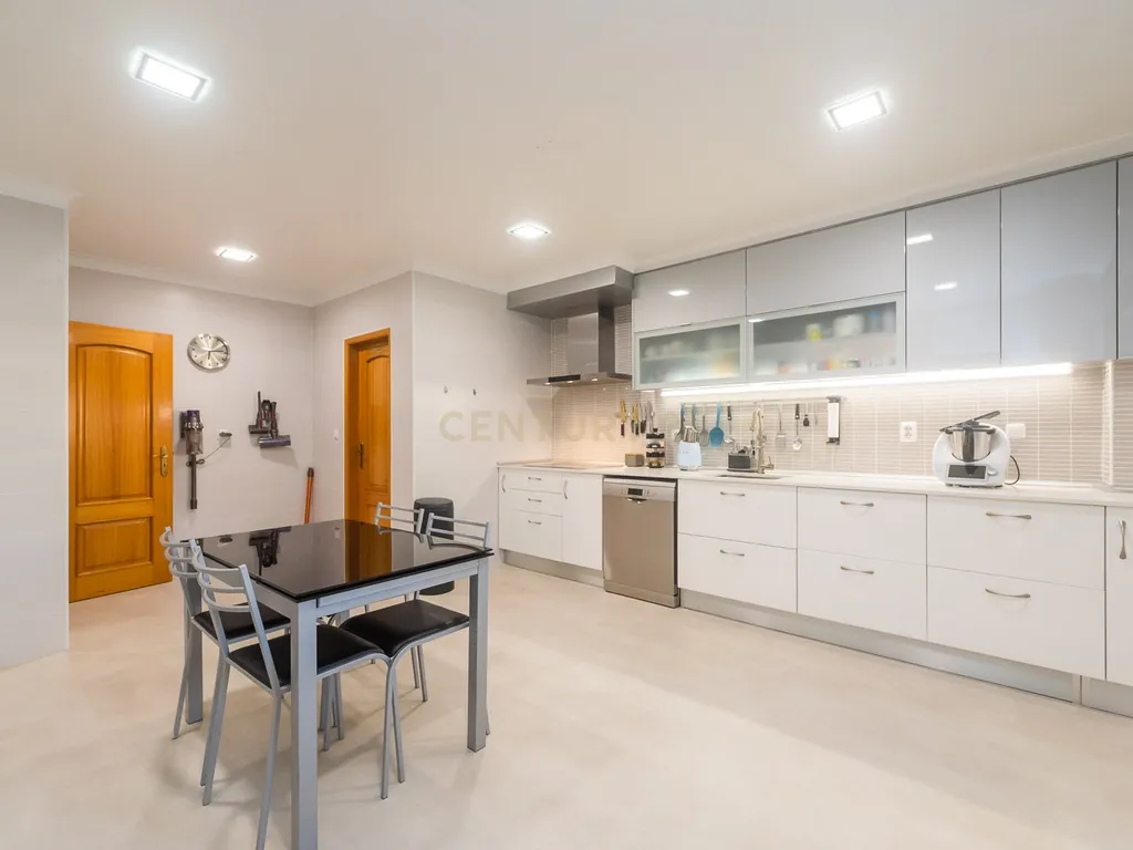 Apartamento T4 | Massamá - Image 8