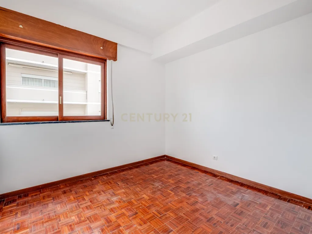 Apartamento T 4 em Faro no centro da cidade a 300m do mercado Municipal. - Image 12